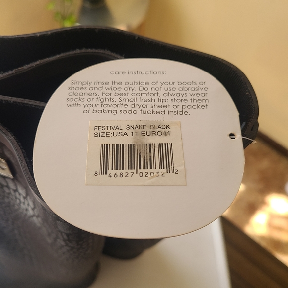 Weatherproof Boots - Picture 3 of 3